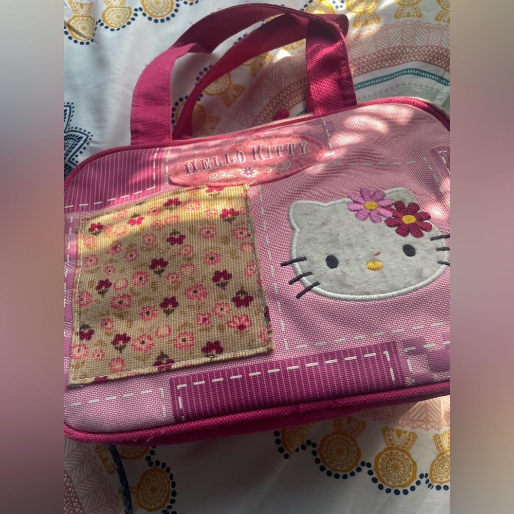 Cute kids lunch bag, but can be doubled as an accessory purse!!